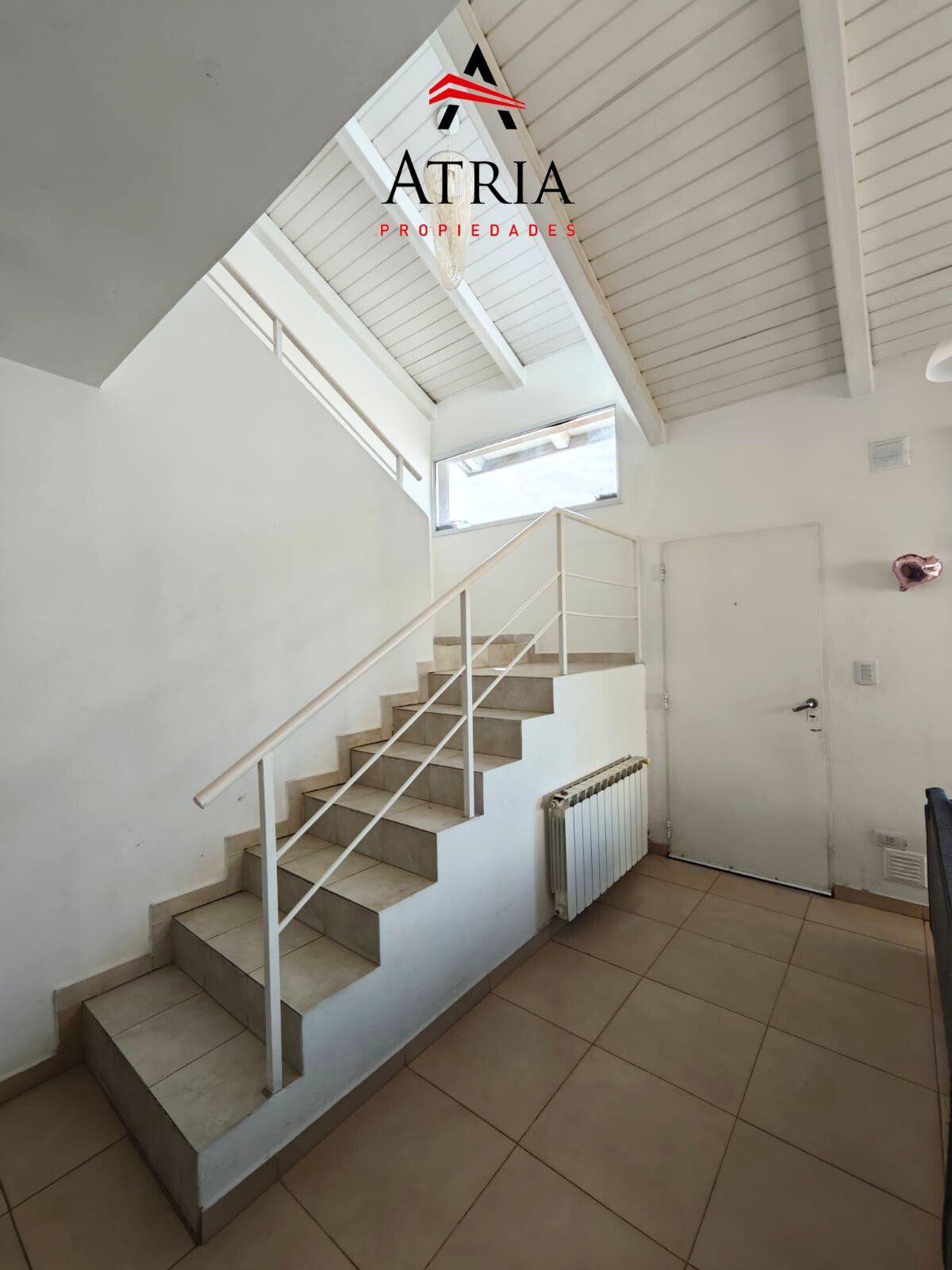Excelente Departamento en Alquiler! Living- Cocina- Comedor- 3 Dorm. Fogón y Deck. — foto 2 de 14