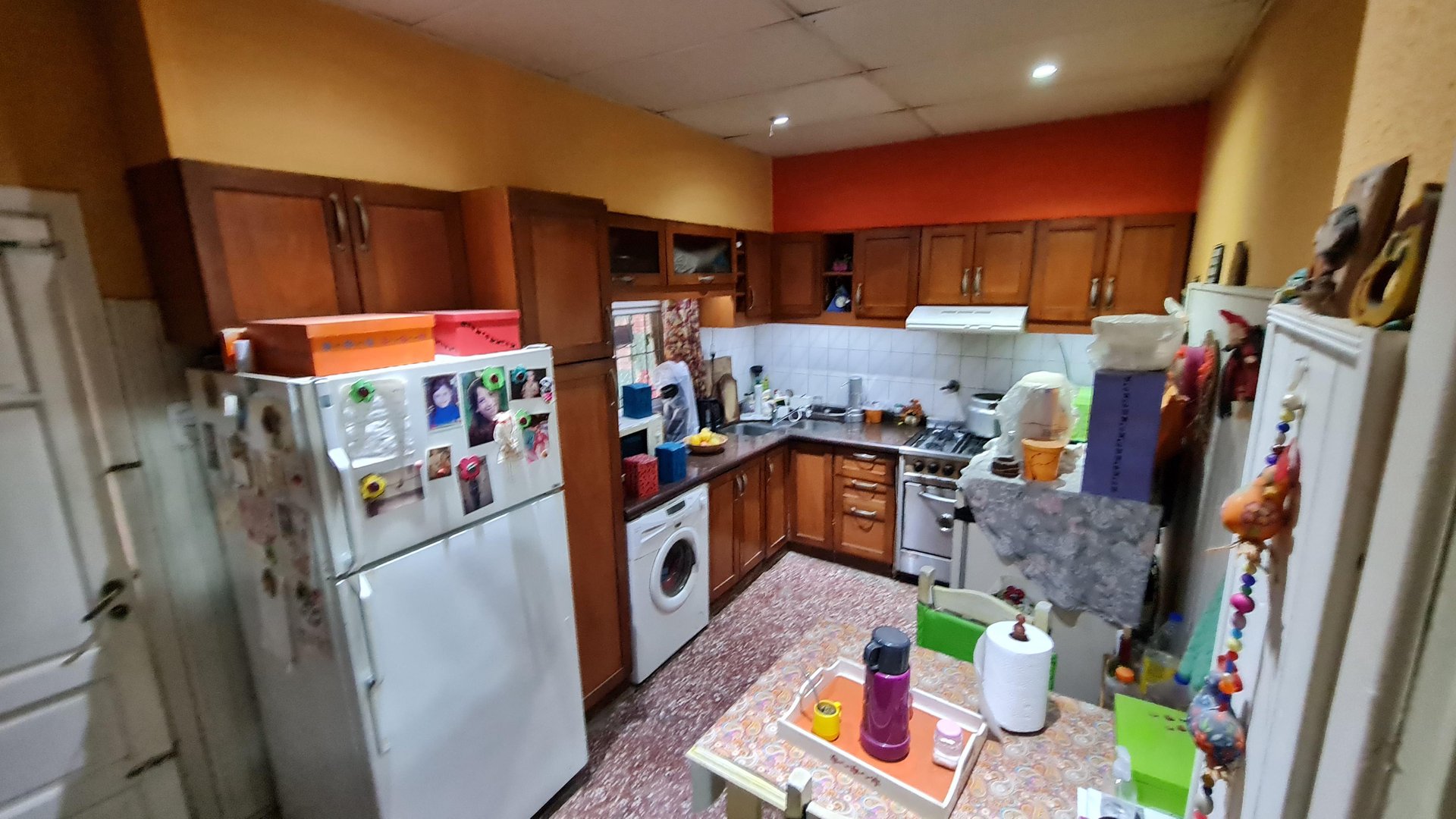 CASA EN VENTA DE 4 AMBIENTES - VILLA BALLESTER