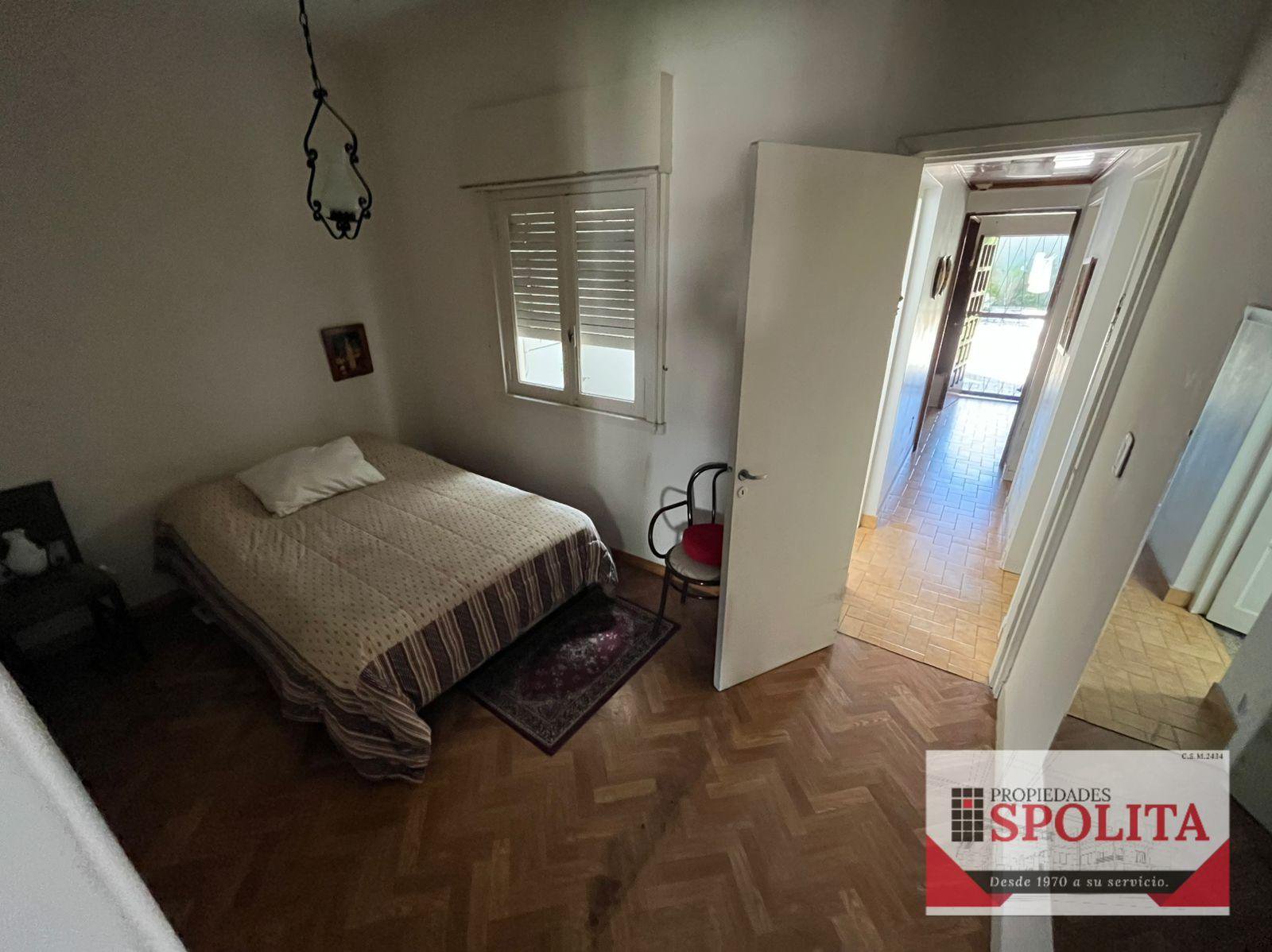 Casa en lote propio a la venta de 3 ambientes con gran jardin al frente y fondo libre parquizado — foto 5 de 18