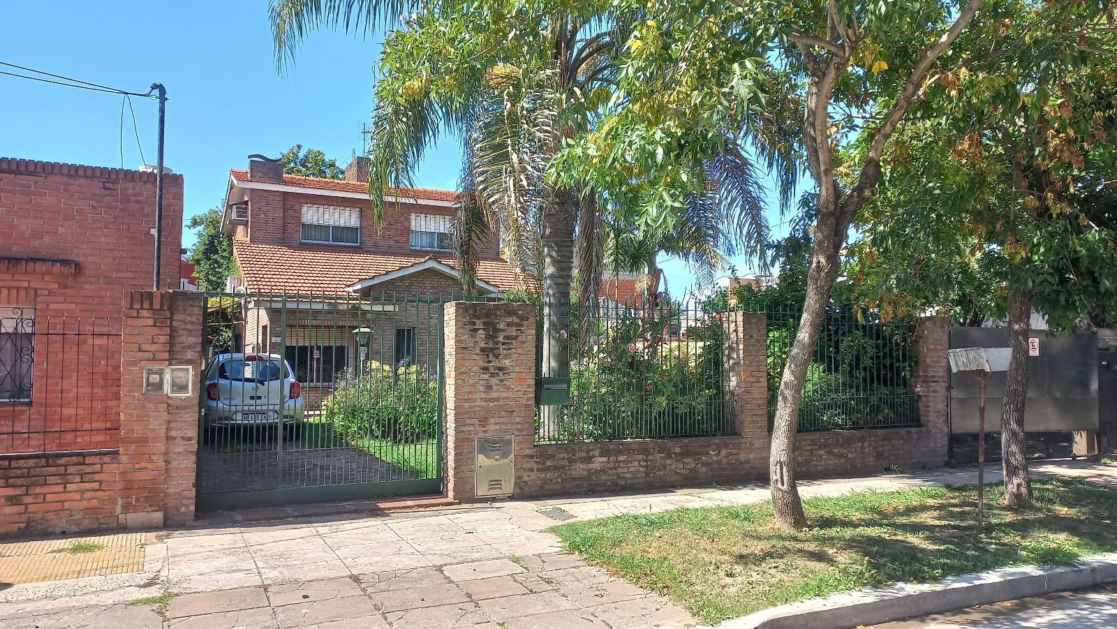 Chalet con Jardín, garage, quincho, 3 dormitorios y parrilla. ambientes amplios — foto 5 de 41