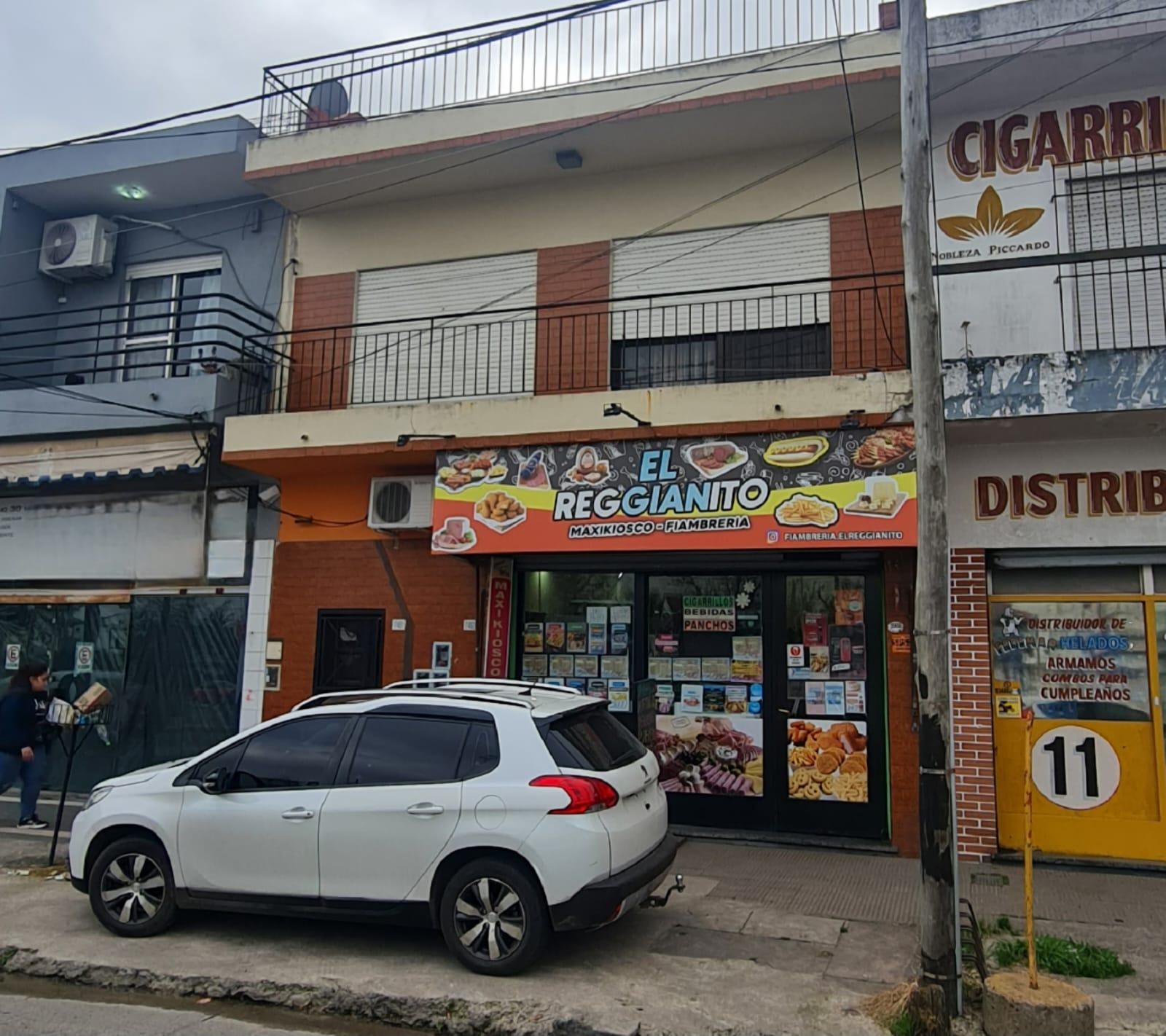 Departamento y Local en Venta en Jose León Suarez centro