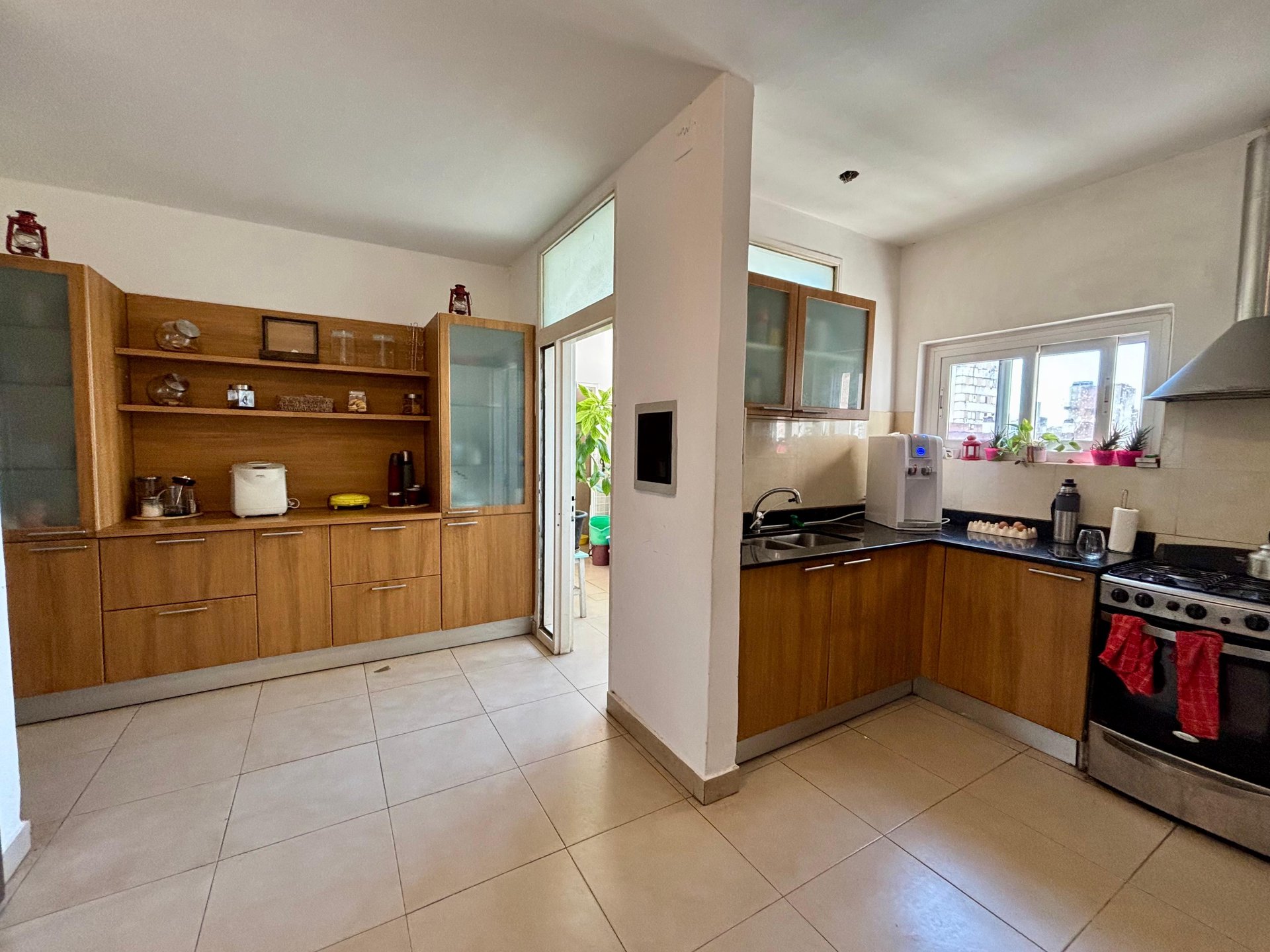 Piso de categoría 4 d. + Cochera en Centro - EN VENTA