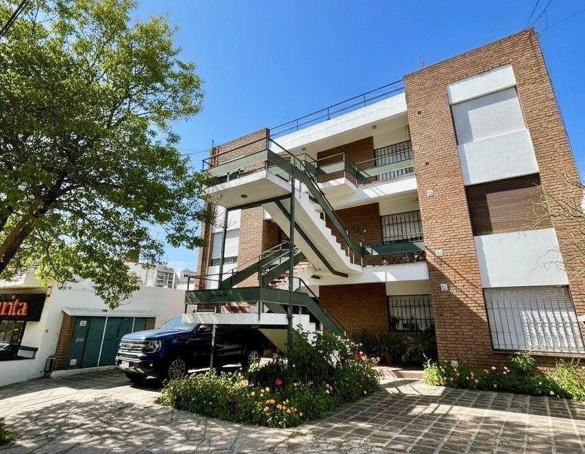 Edificio de 6 deptos en la mejor zona de VCP - EN VENTA — foto 1 de 21