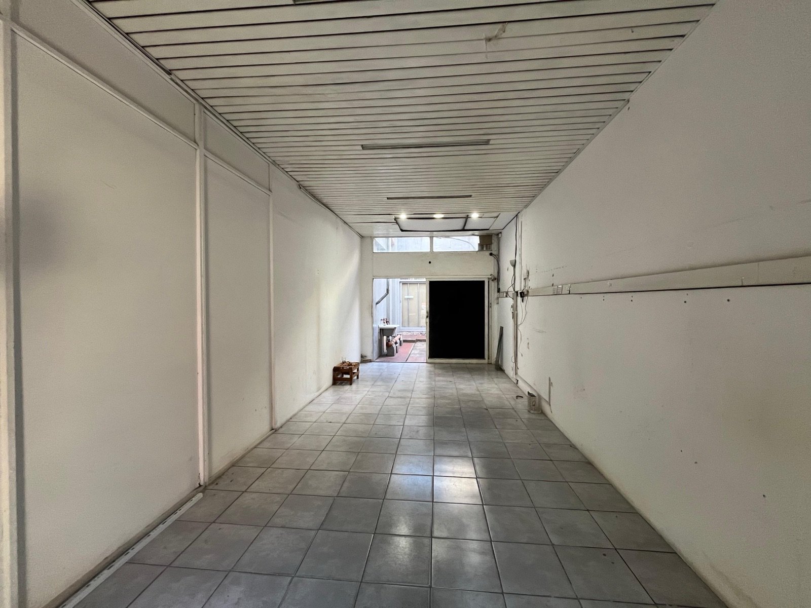 Galpón 200 M2 + 2 locales + 2 deptos de 100 M2 - VENTA — foto 4 de 12