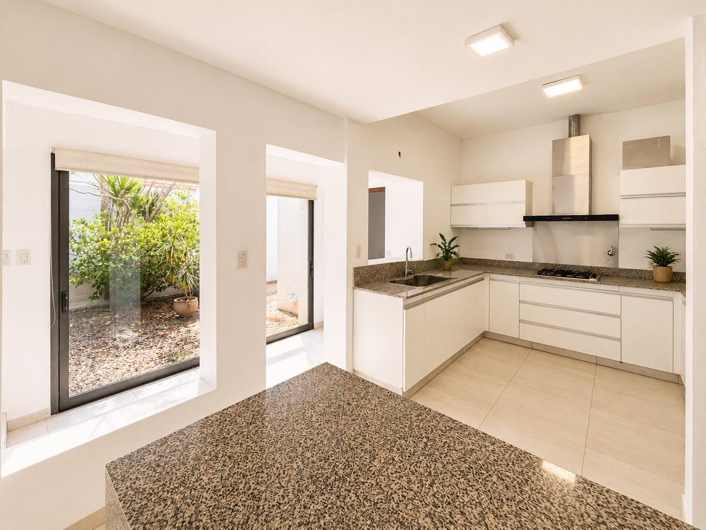 Gran Casa 4 d. Patio y Pileta, Apto Centro De Salud - VENTA — foto 3 de 23