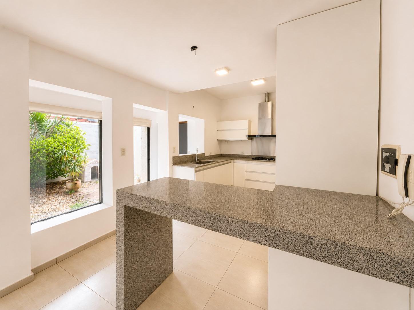 Gran Casa 4 d. Patio y Pileta, Apto Centro De Salud - VENTA — foto 4 de 23