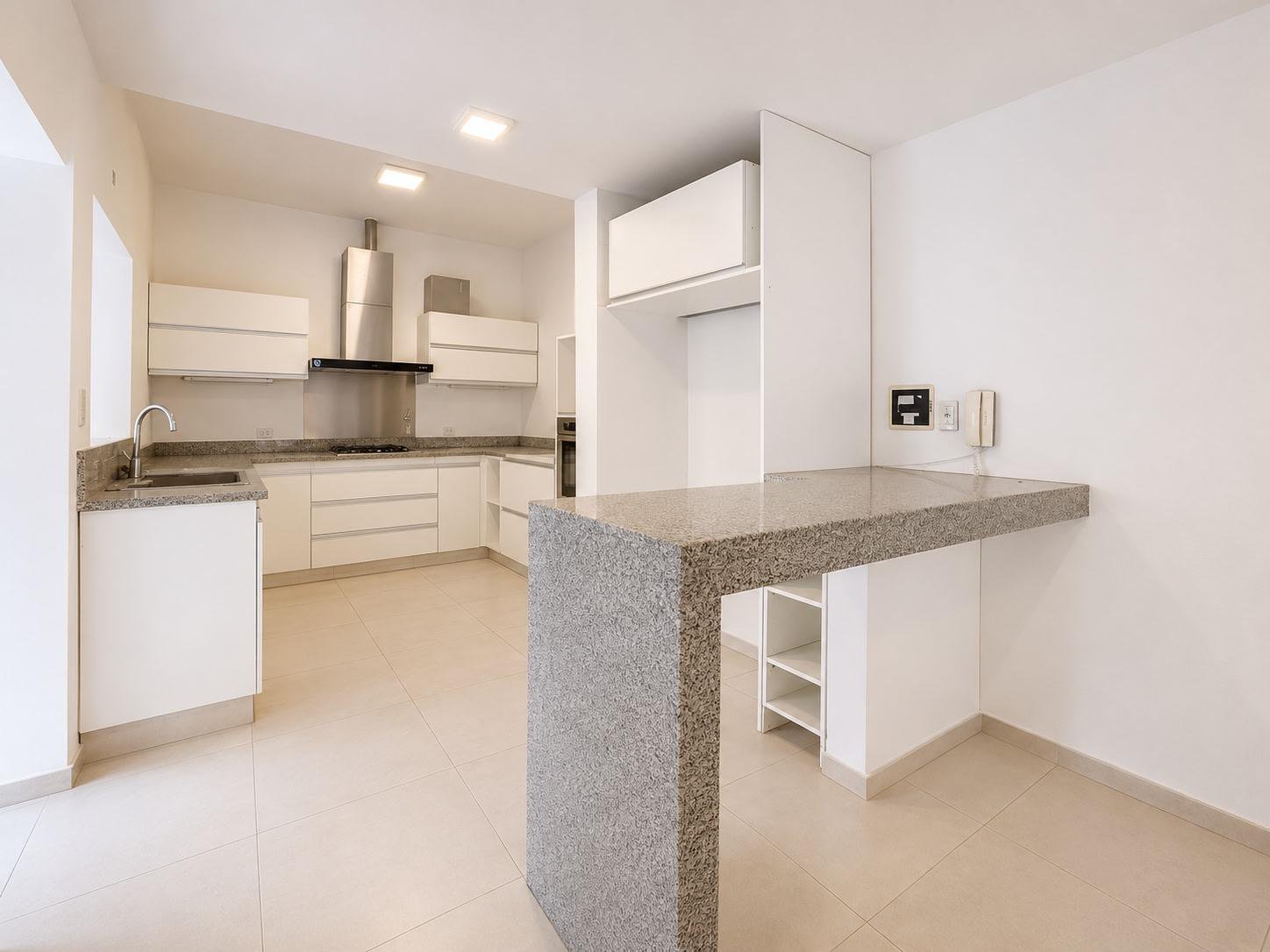 Gran Casa 4 d. Patio y Pileta, Apto Centro De Salud - VENTA — foto 5 de 23