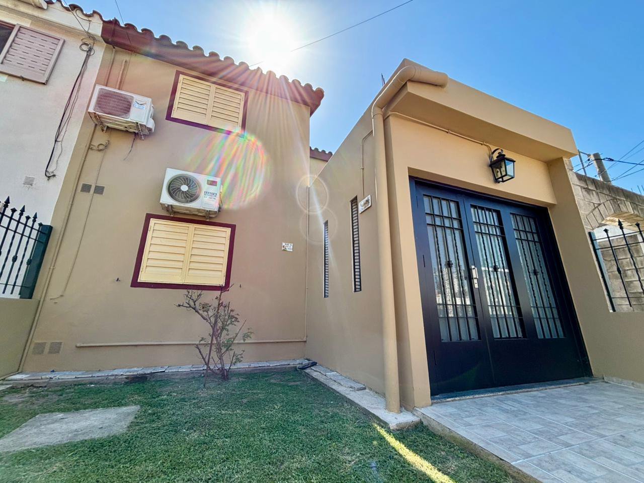 Casa 3 dorm. patio y cochera en Juan B Justo - VENTA