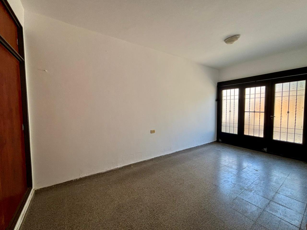 Casa 3 dorm. patio y cochera en Juan B Justo - VENTA — foto 2 de 26