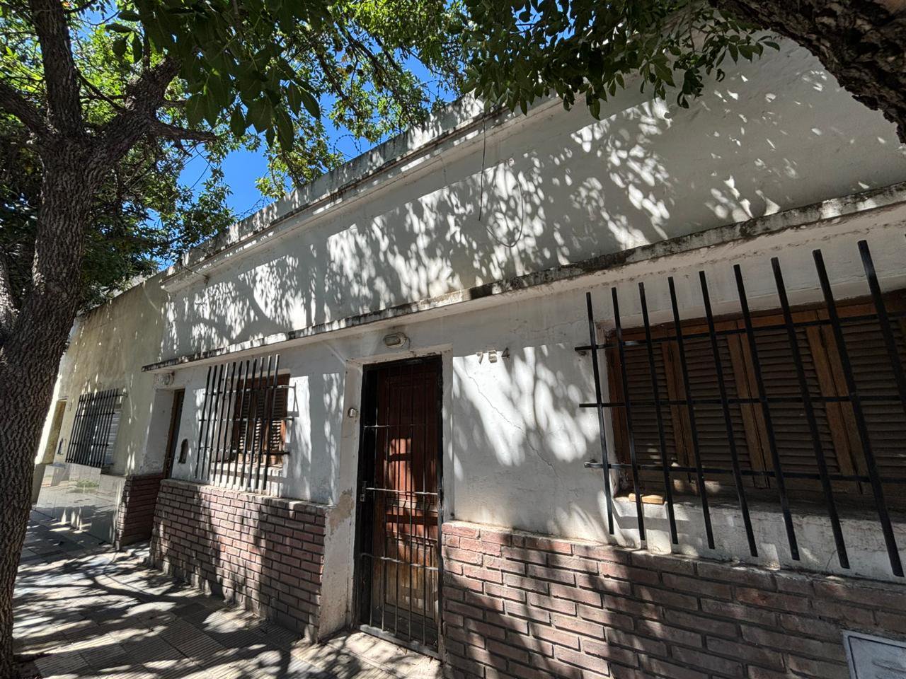Casa 2 dorm. + depto. A remodelar en General Bustos - VENTA — foto 1 de 13