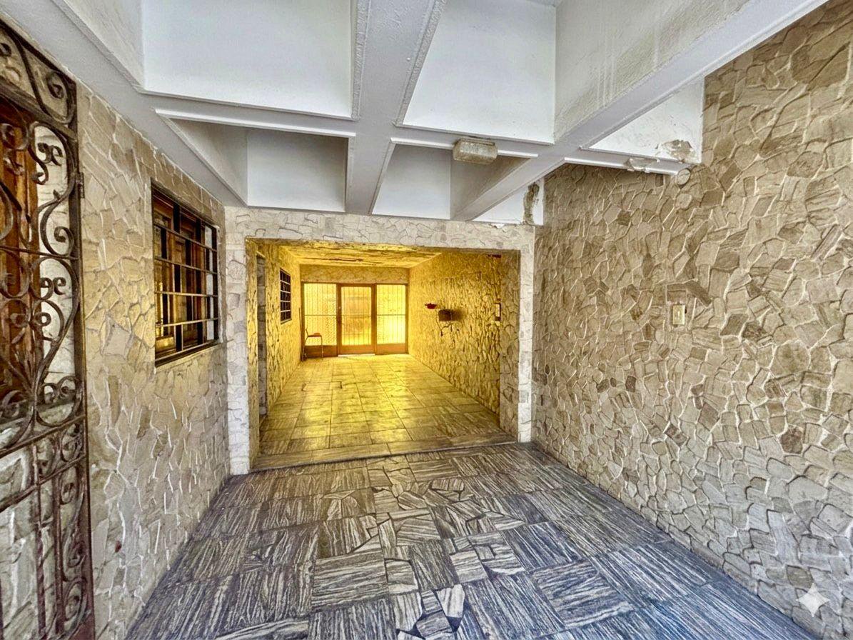 Casa 3 dorm. patio y cochera en Av. Parravicini - VENTA — foto 5 de 31