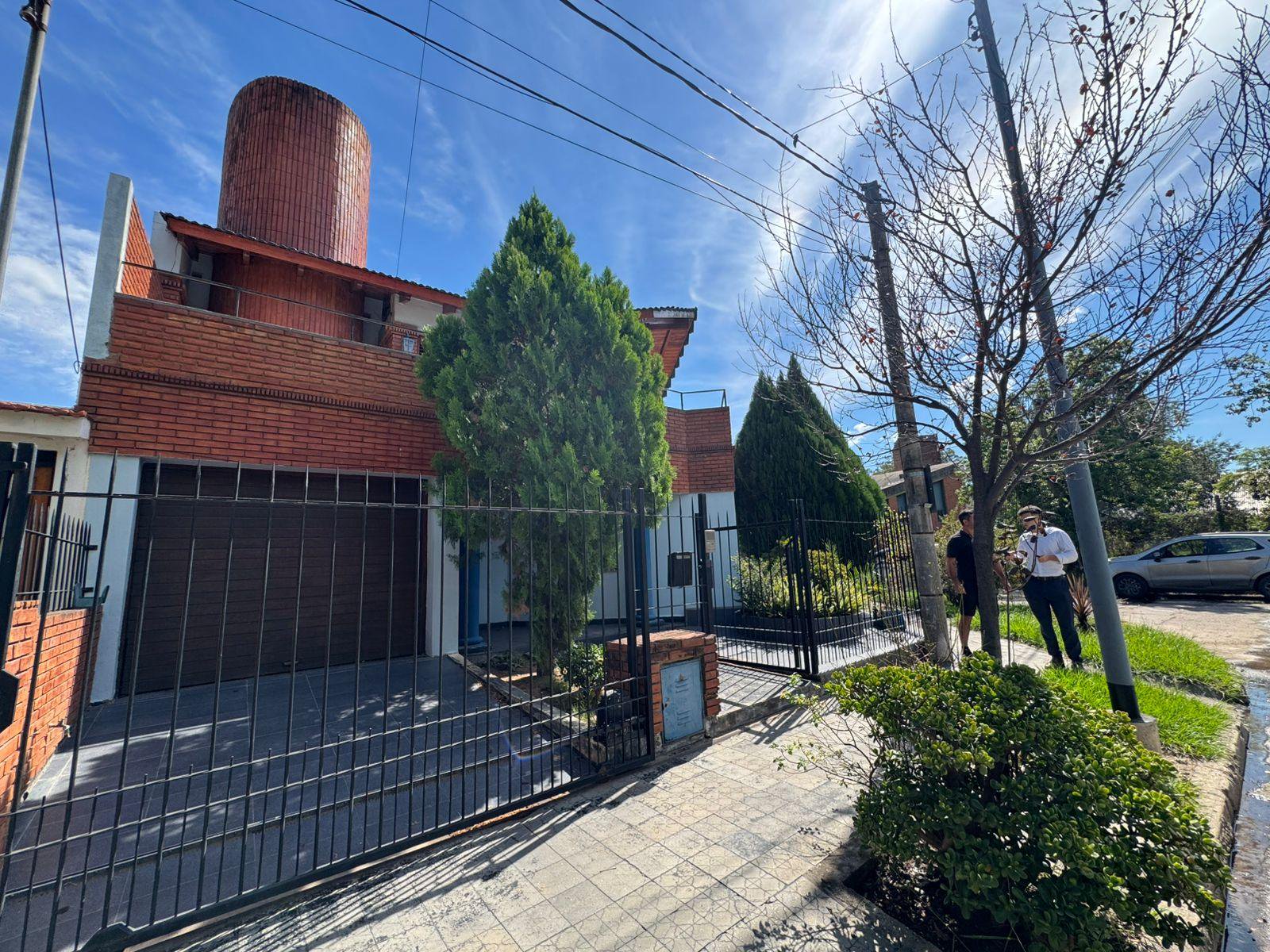 Casa 6 dorm. Patio y Cochera en Alto Verde - VENTA