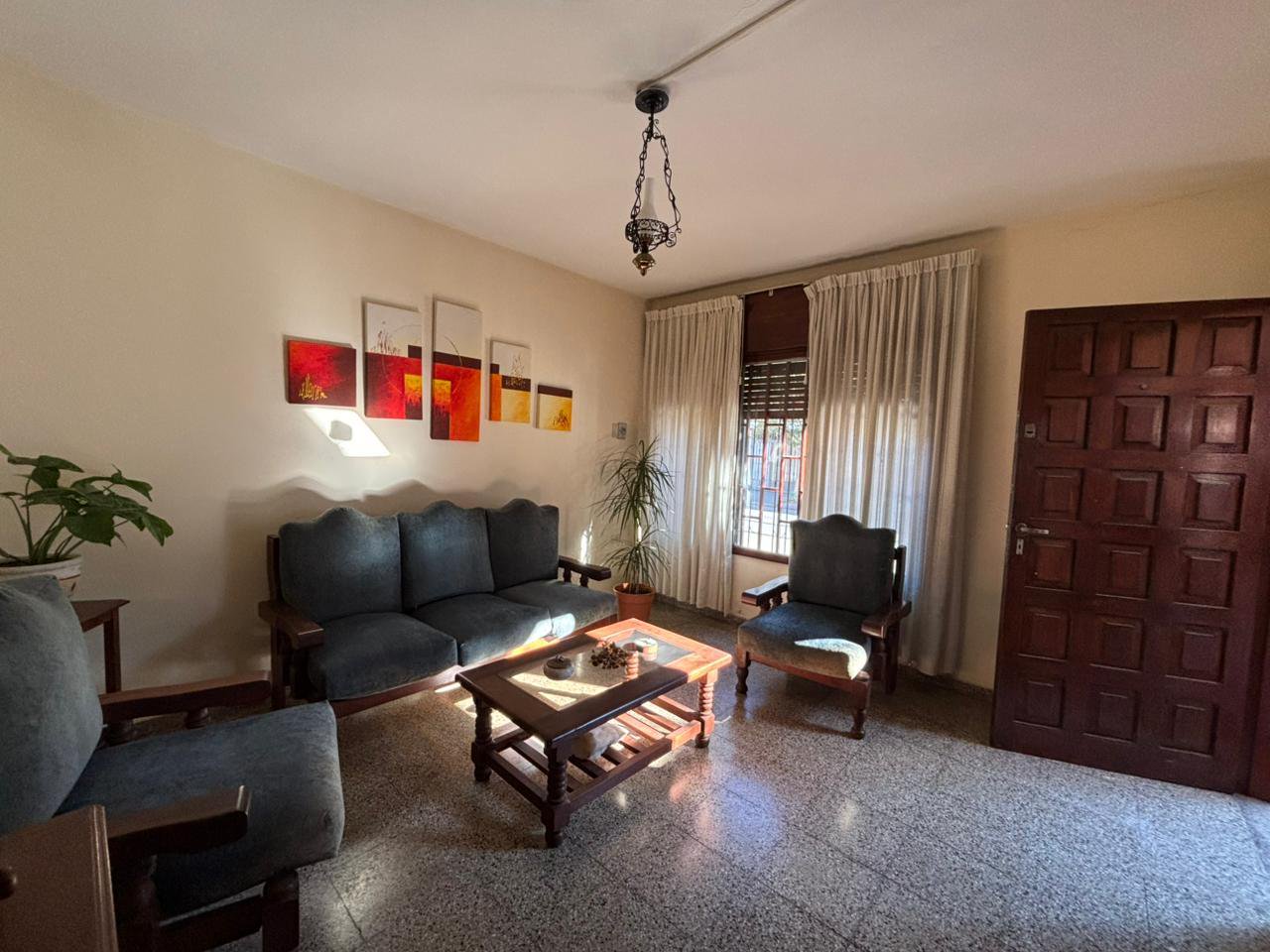 Casa 2 dorm. patio y cochera en Pueyrredón - VENTA — foto 2 de 27