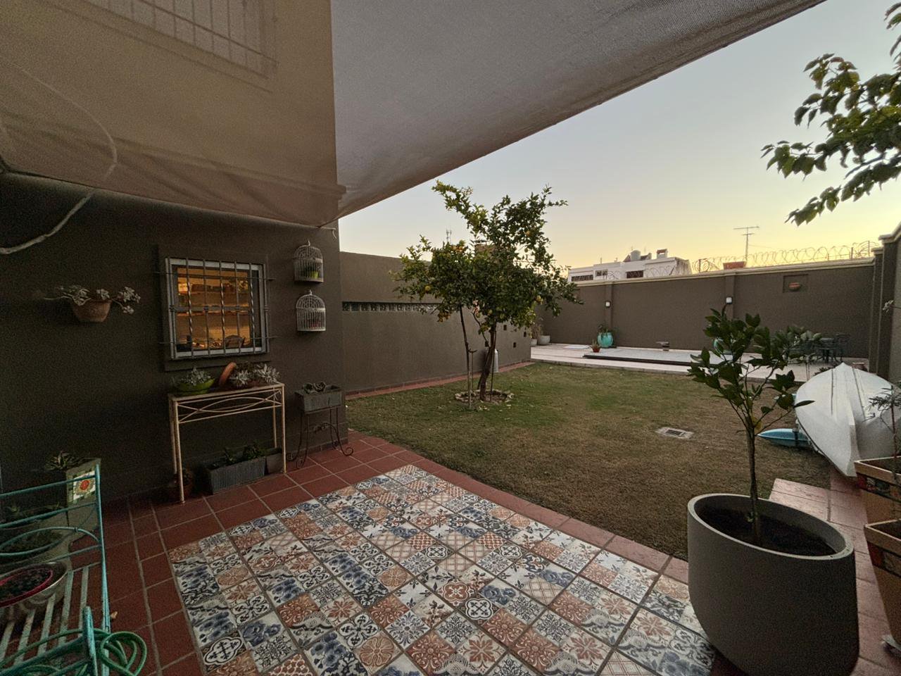 Casa 4 dorm, cochera doble y patio en Jorge Newbery - VENTA