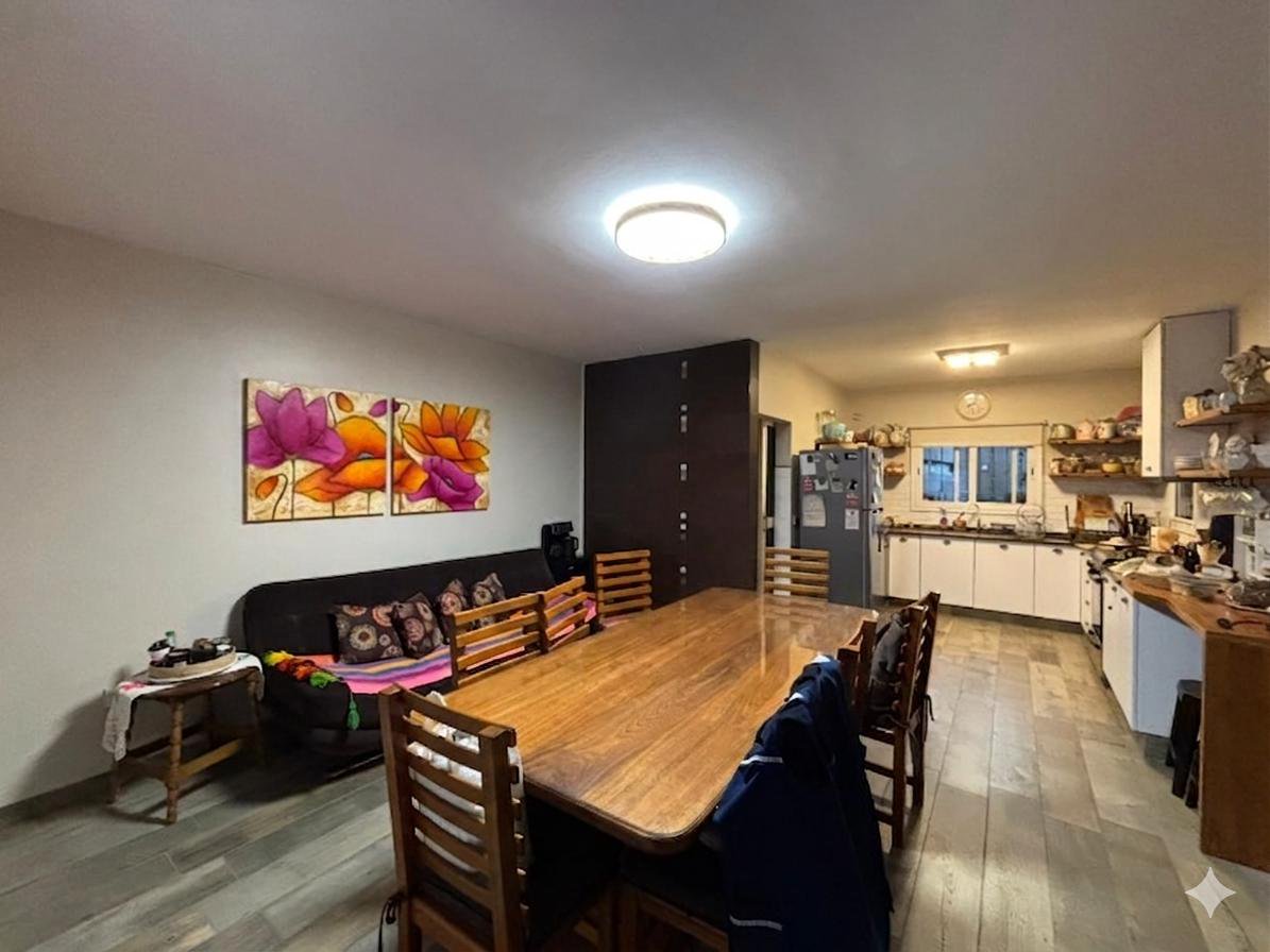 Casa 4 dorm, cochera doble y patio en Jorge Newbery - VENTA — foto 2 de 29
