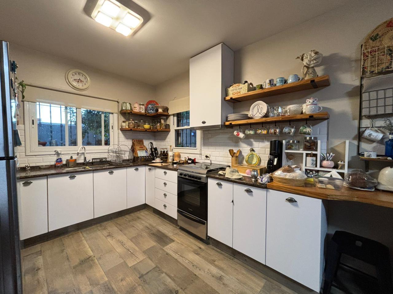Casa 4 dorm, cochera doble y patio en Jorge Newbery - VENTA — foto 4 de 29