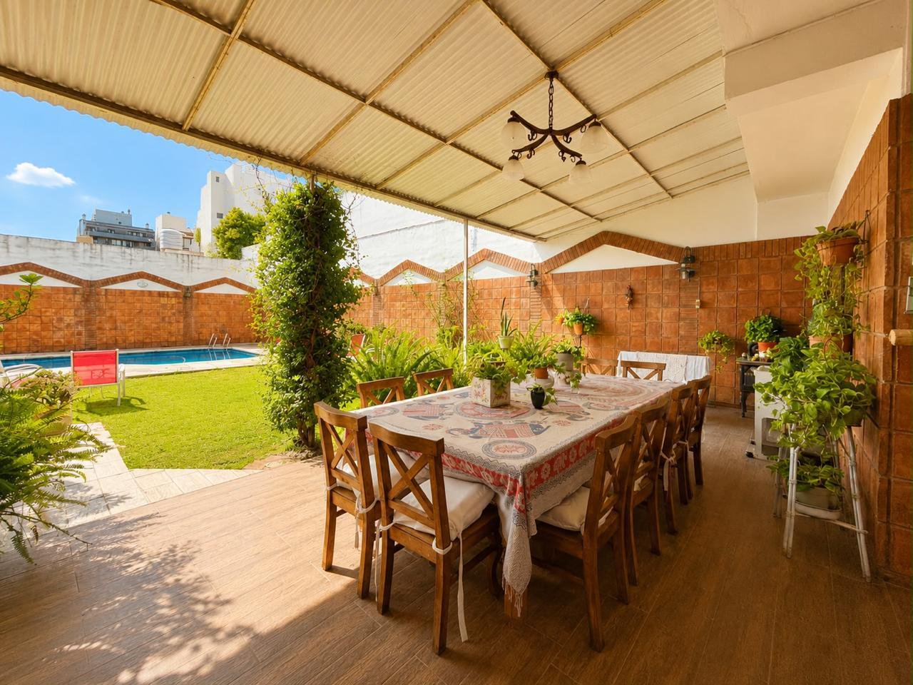 Casona de categoría 4 dorm. en Alta Córdoba - VENTA