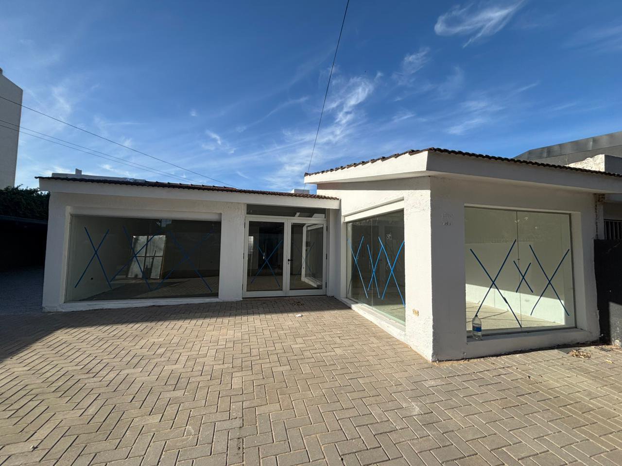 Local 200 M2 + patio 600 m2 + 12 cocheras - ALQUILER — foto 2 de 29