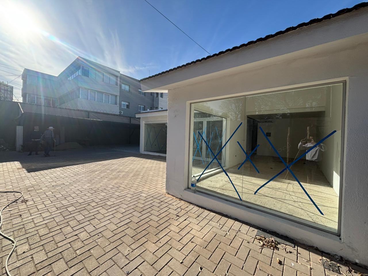 Local 200 M2 + patio 600 m2 + 12 cocheras - ALQUILER — foto 3 de 29