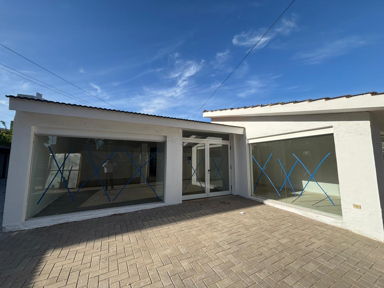 Local 200 M2 + patio 600 m2 + 12 cocheras - ALQUILER — foto 4 de 29