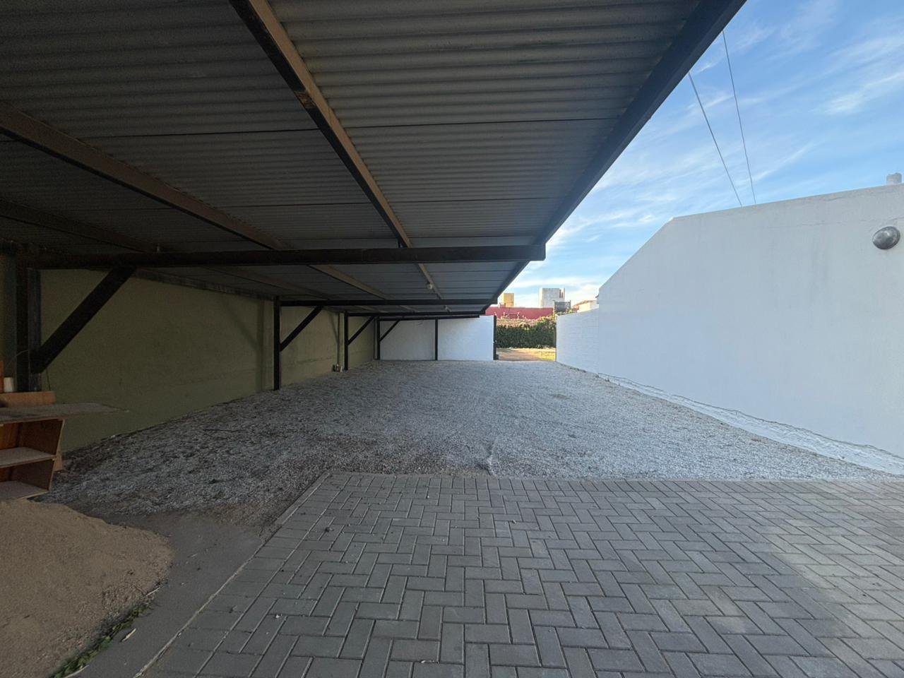 Local 200 M2 + patio 600 m2 + 12 cocheras - ALQUILER — foto 5 de 29