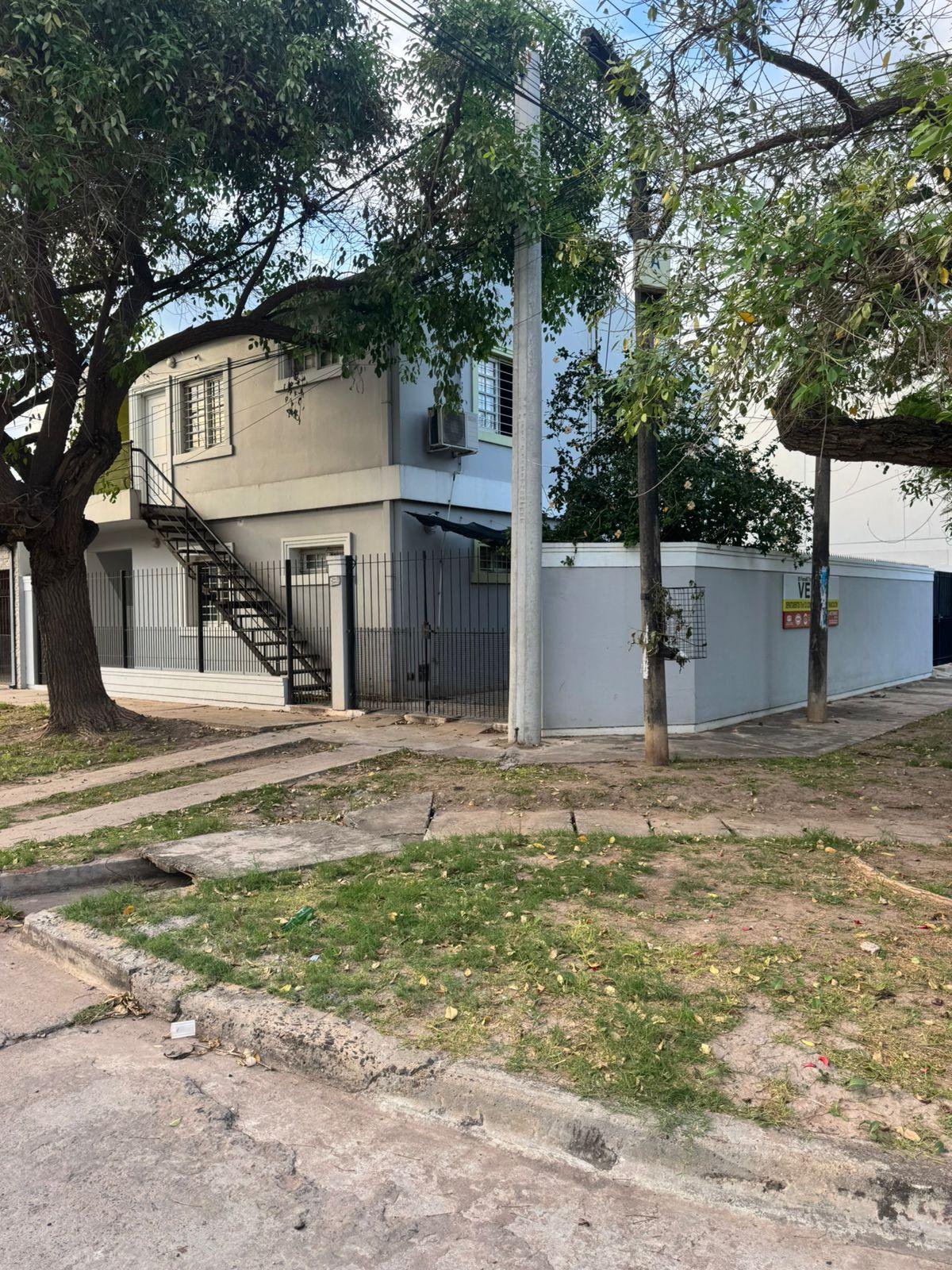 Departamento sobre avenida — foto 1 de 9