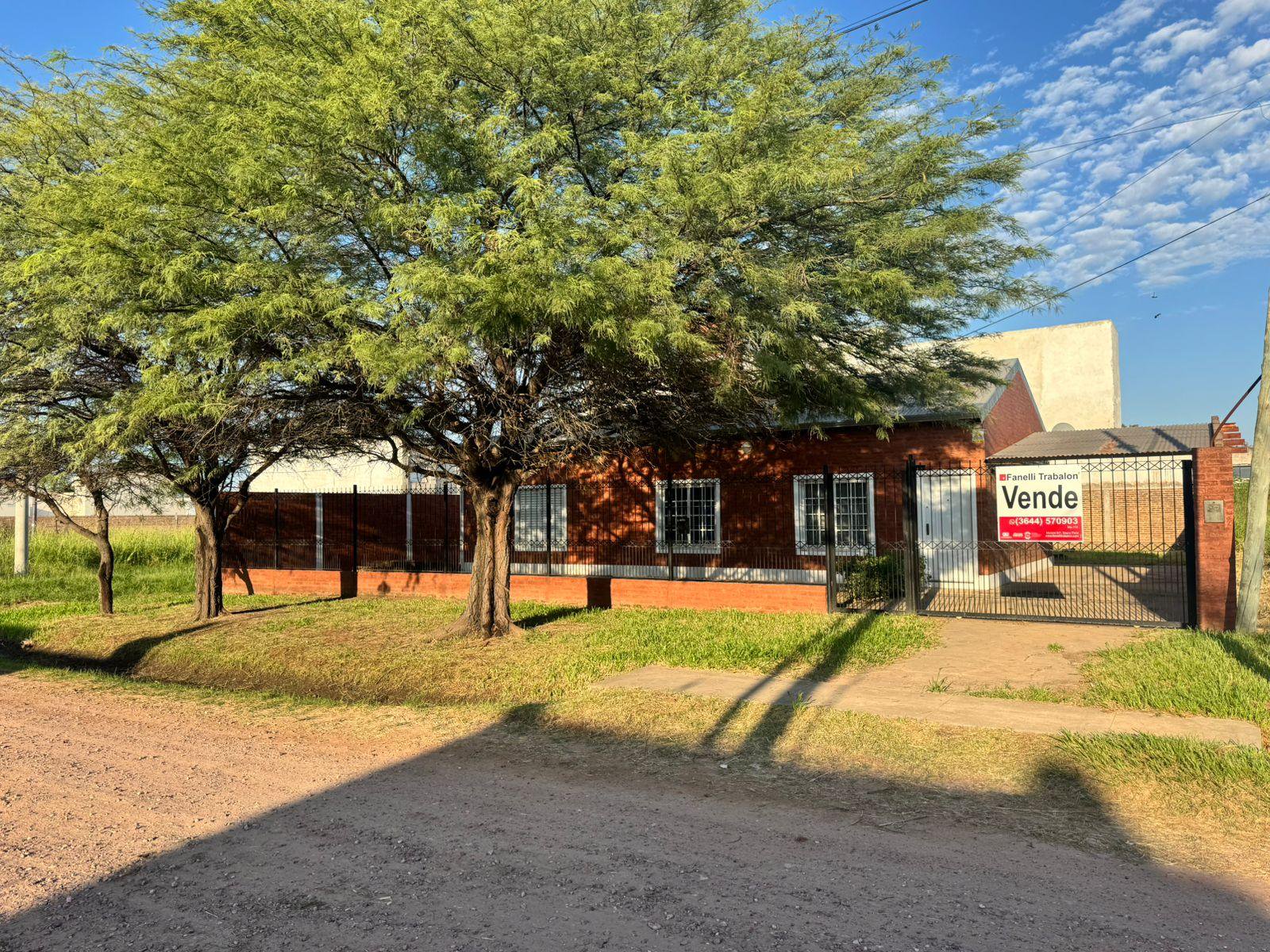 Casa en Barrio Residencial — foto 1 de 21