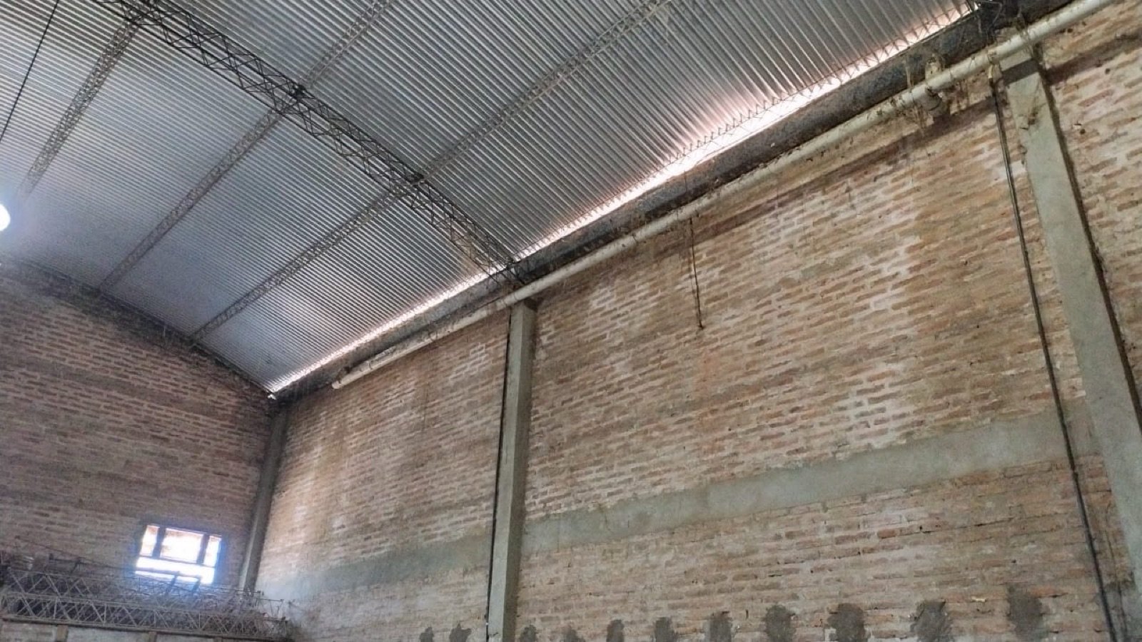 Depósito en Barrio Jardin a 100 metros calle 51 de gran circulacion — foto 3 de 13