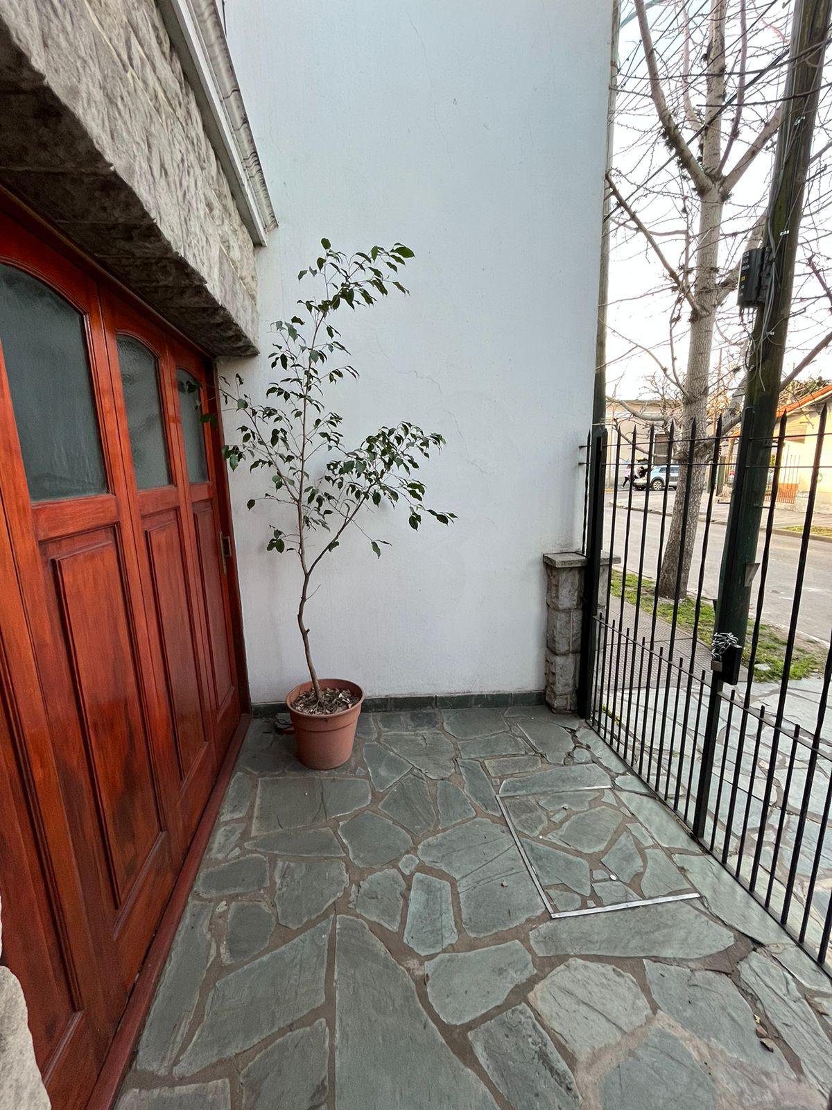 CASA EXCELENTE CONSTRUCCION Y UBICACION — foto 3 de 28