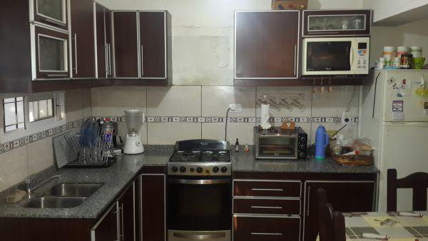 CASA 2 FAMILIAS CON SALIDA A 2 CALLES TOTAMENTE INDEPENDIENTES — foto 1 de 12