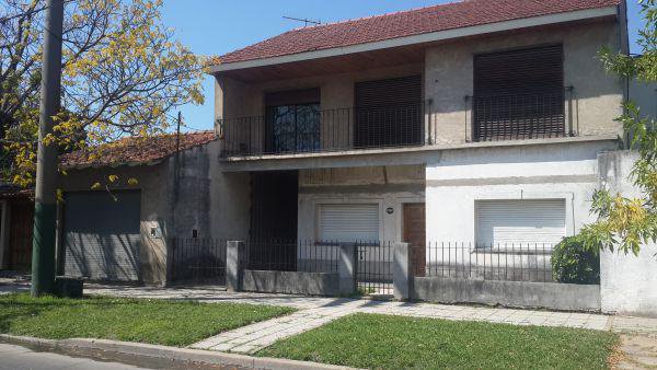 CASA IDEAL 2 FAMILIAS O RENTA CON LOCAL O DEPTO 2 AMB — foto 1 de 12