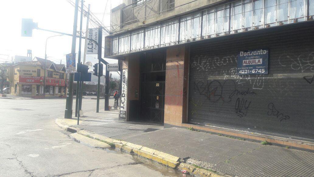 HIPOLITO YRIGOYEN, ESQ. SOLER - LOCAL COMERCIAL — foto 1 de 9