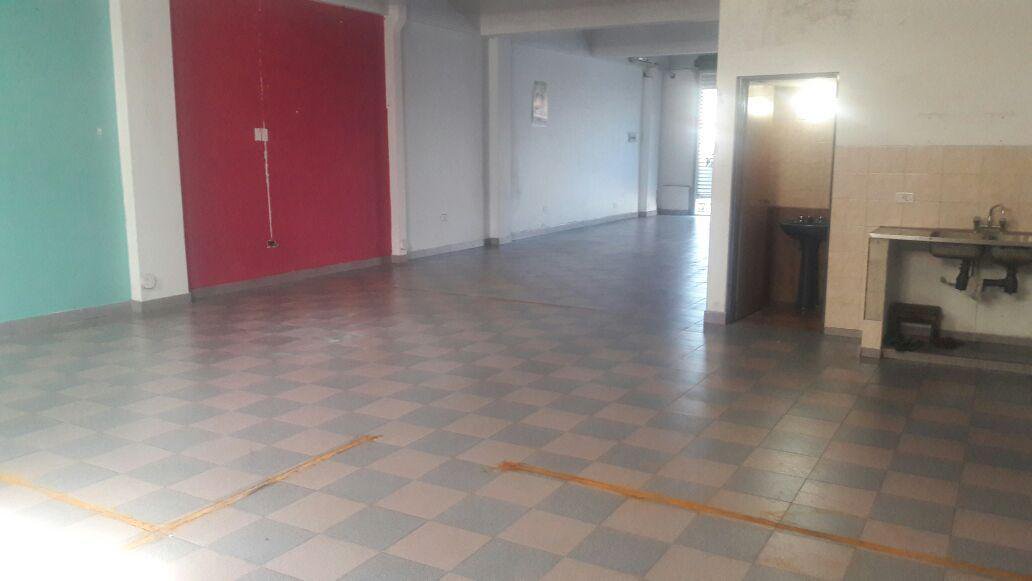 HIPOLITO YRIGOYEN, ESQ. SOLER - LOCAL COMERCIAL — foto 4 de 9