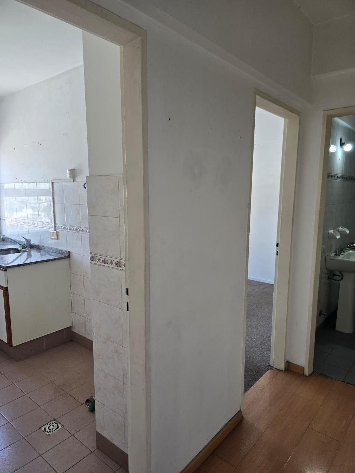 DEPTO DOS AMBIENTES, MUY BUENA UBICACION - C/COCHERA — foto 4 de 12