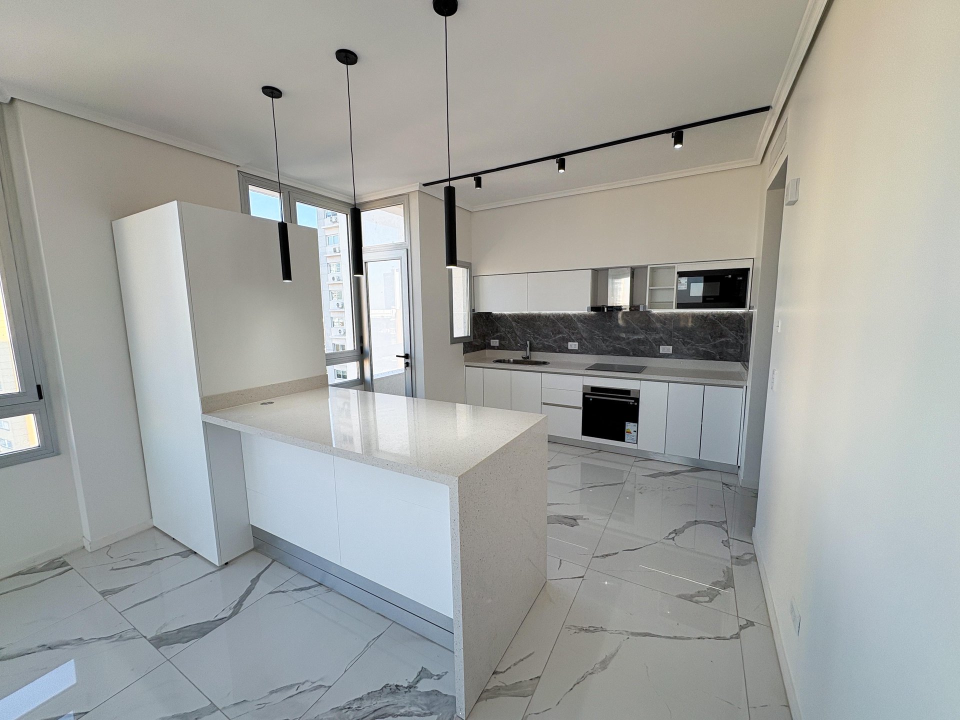 Piso 4 ambientes de CATEGORÍA — foto 1 de 44