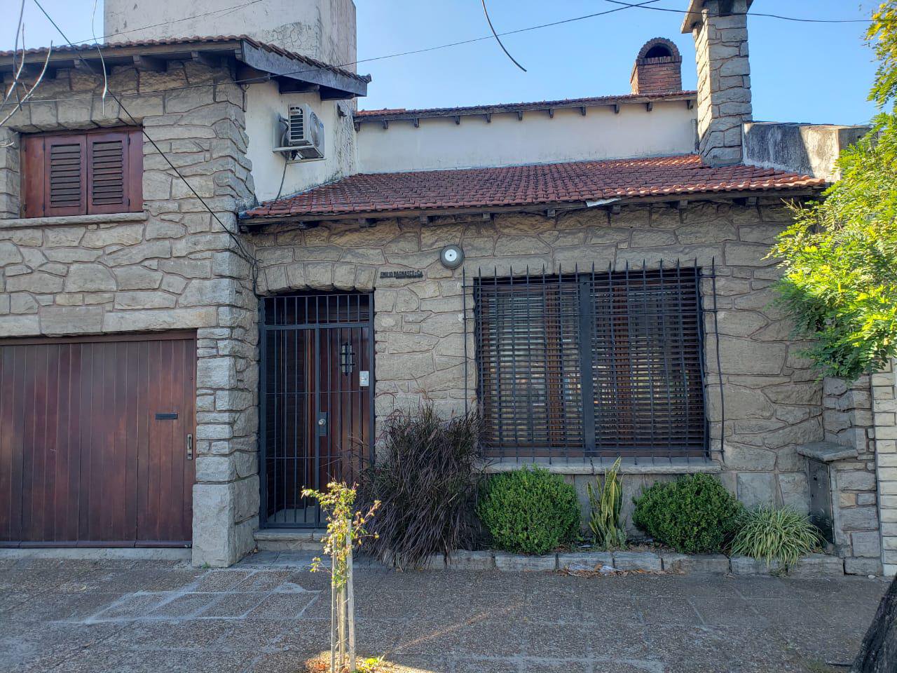 Casa - Lomas De Zamora — foto 1 de 15