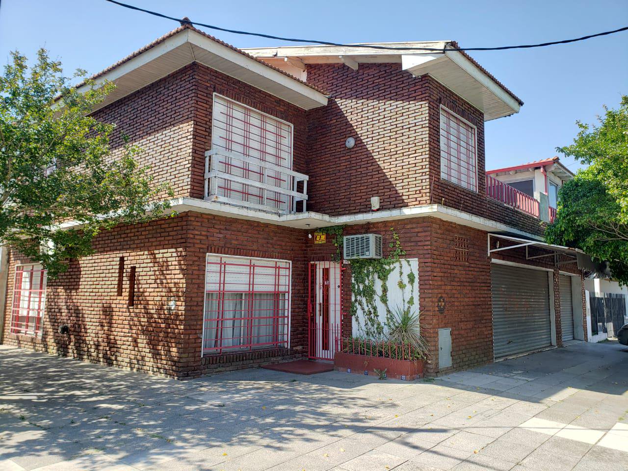 Casa - Lanús — foto 1 de 47