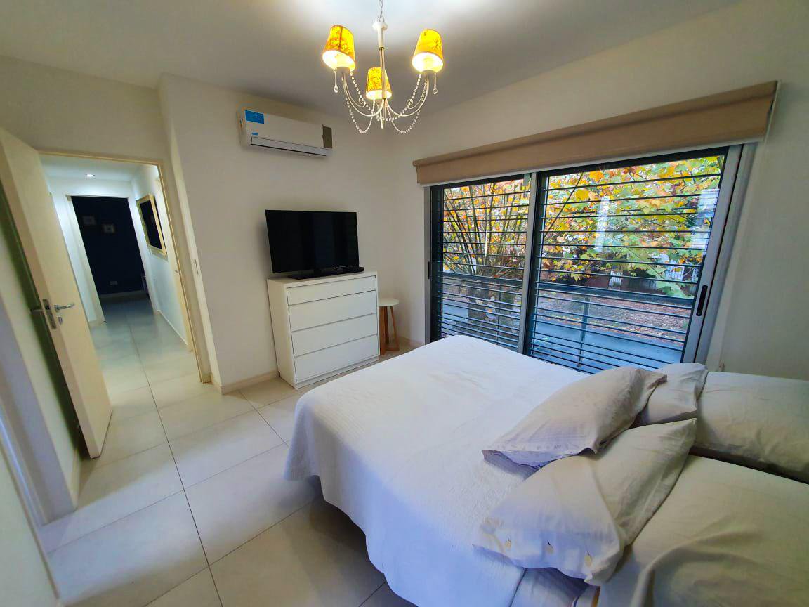 Duplex en condominio 4 ambientes con cochera — foto 1 de 33