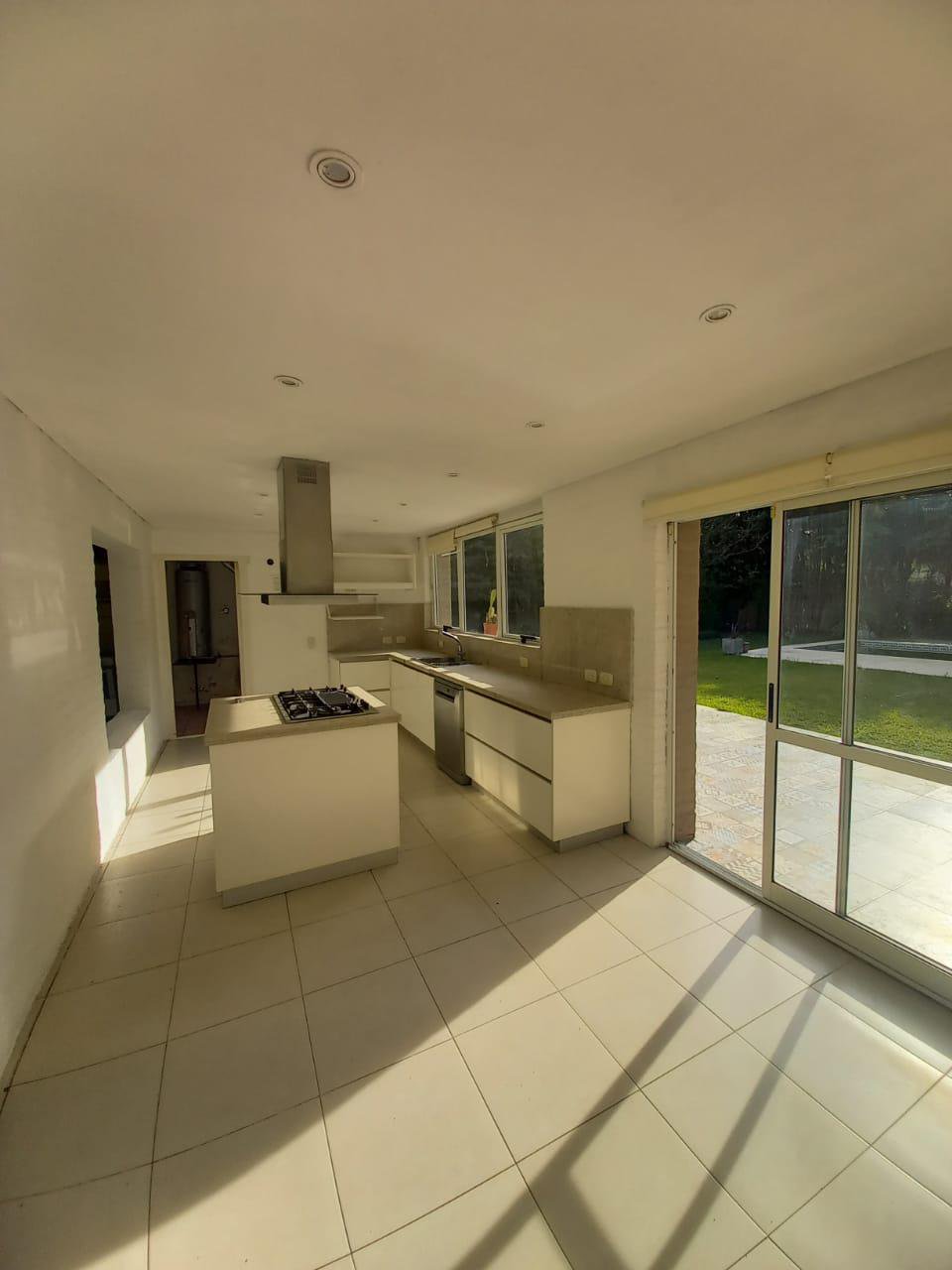 Casa en  venta — foto 2 de 18