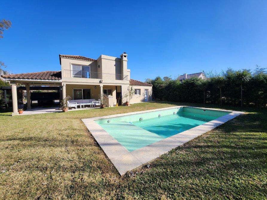 Casa en Canning (E. Echeverria) — foto 1 de 35