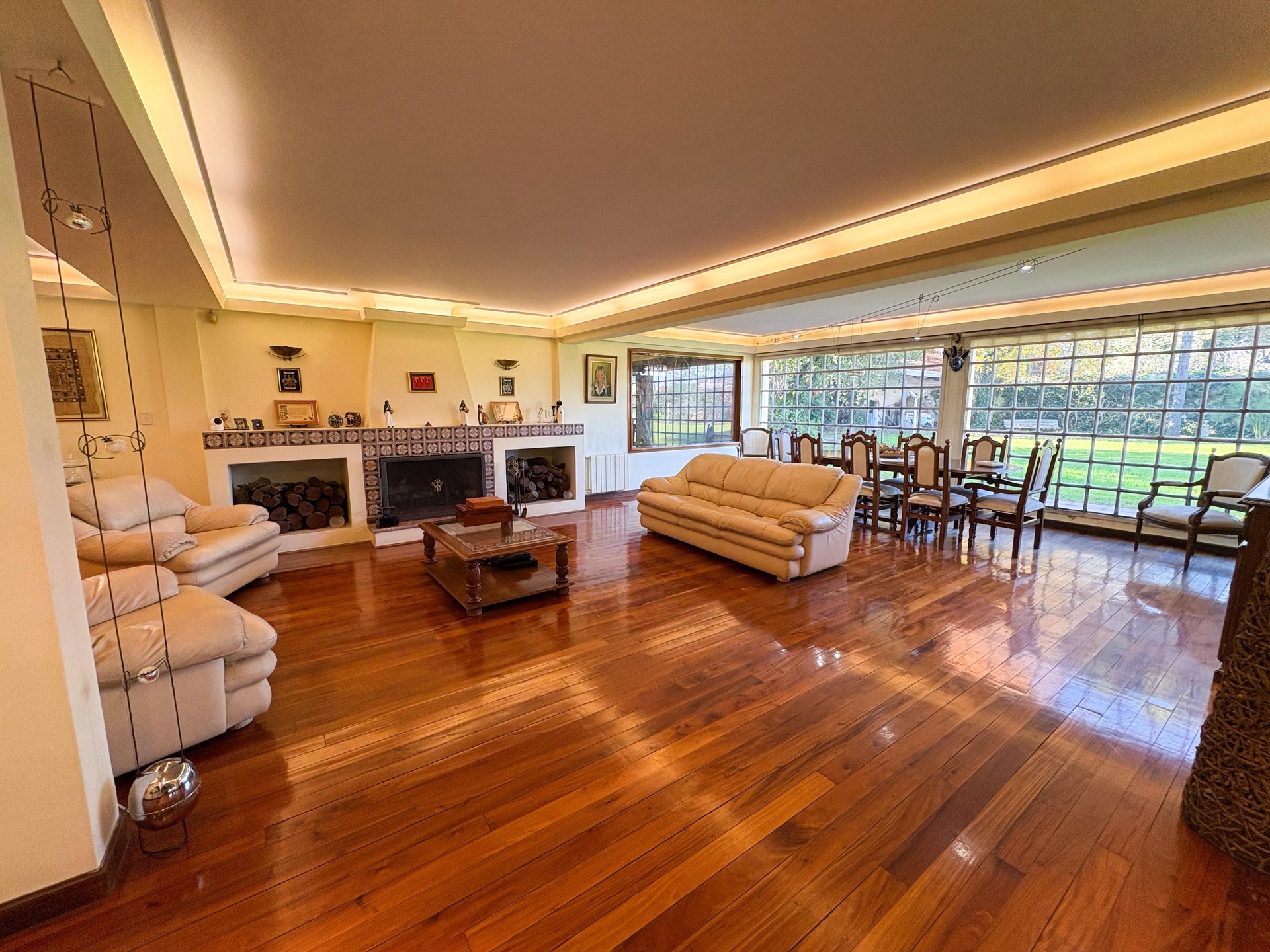 Casa de Categoría - Más de 2000m2 y 10 ambientes — foto 1 de 59