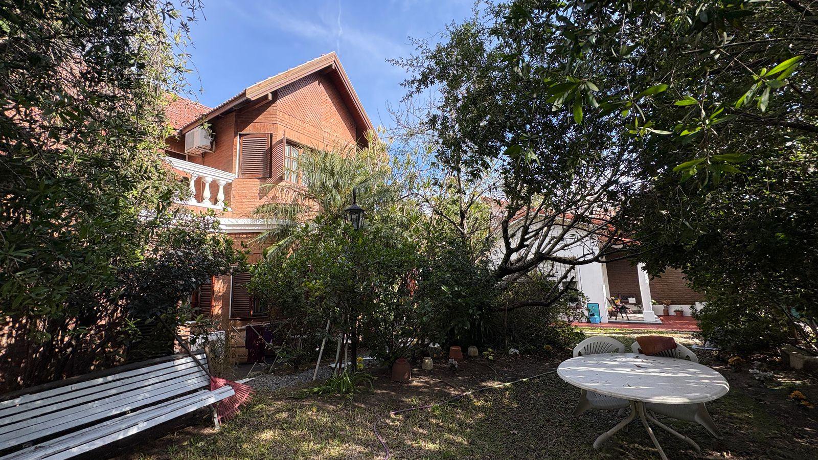 Casa en Temperley — foto 1 de 18