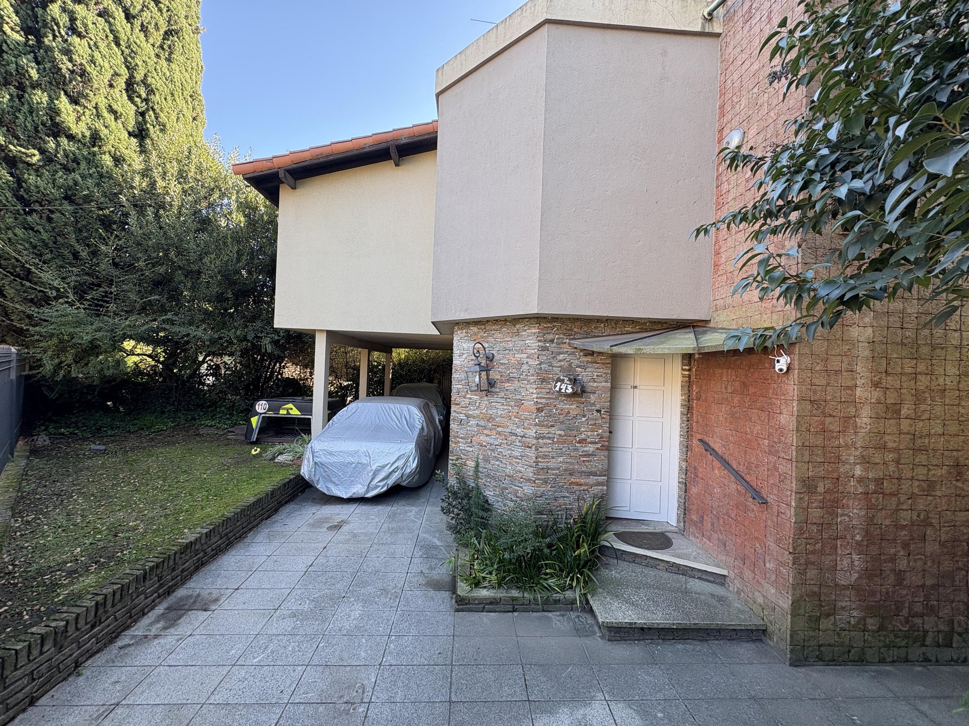 Casa 5 ambientes con piscina — foto 1 de 33