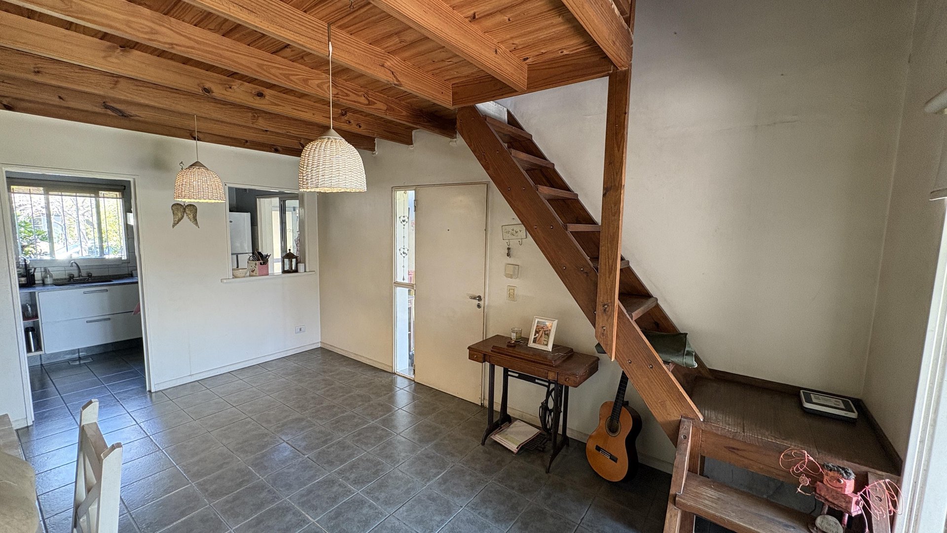 Casa 4 ambientes con parque y piscina — foto 4 de 18