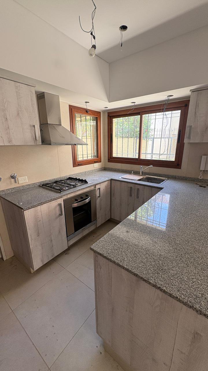 Casa en Temperley — foto 3 de 27