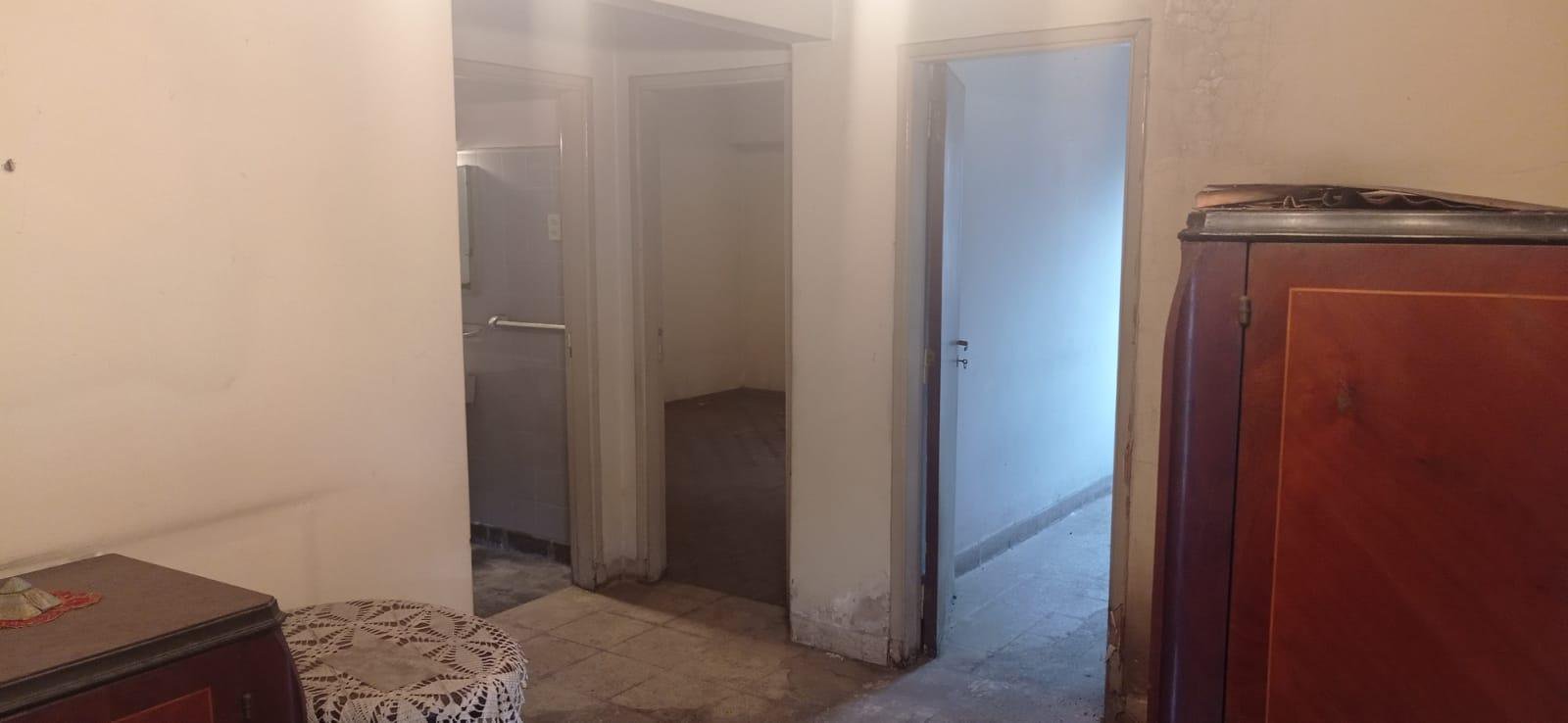 VENTA Casa a refaccionar sobre avenida — foto 2 de 10