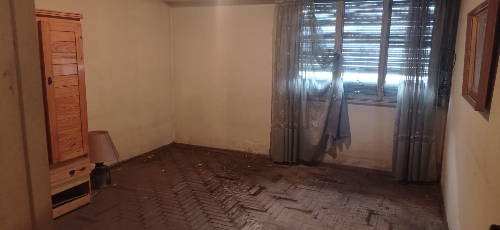 VENTA Casa a refaccionar sobre avenida — foto 5 de 10