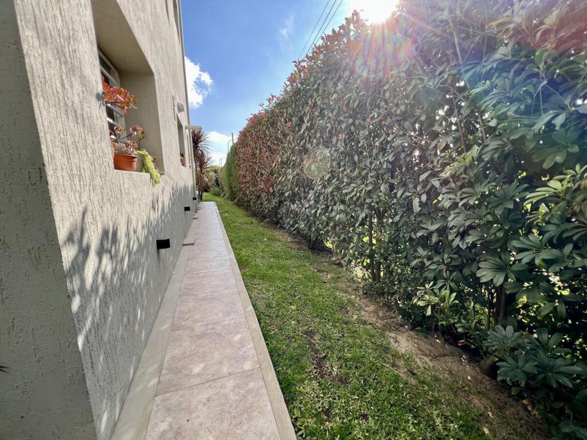 Excelente casa en venta , 4 dormitorios con parque y pileta — foto 5 de 32