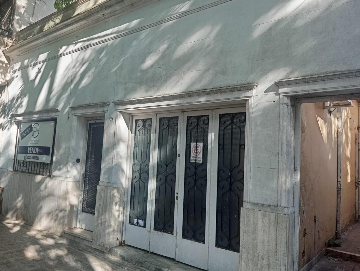 CASA EN VENTA A RECICLAR CON LOTE PARA DESARROLLO