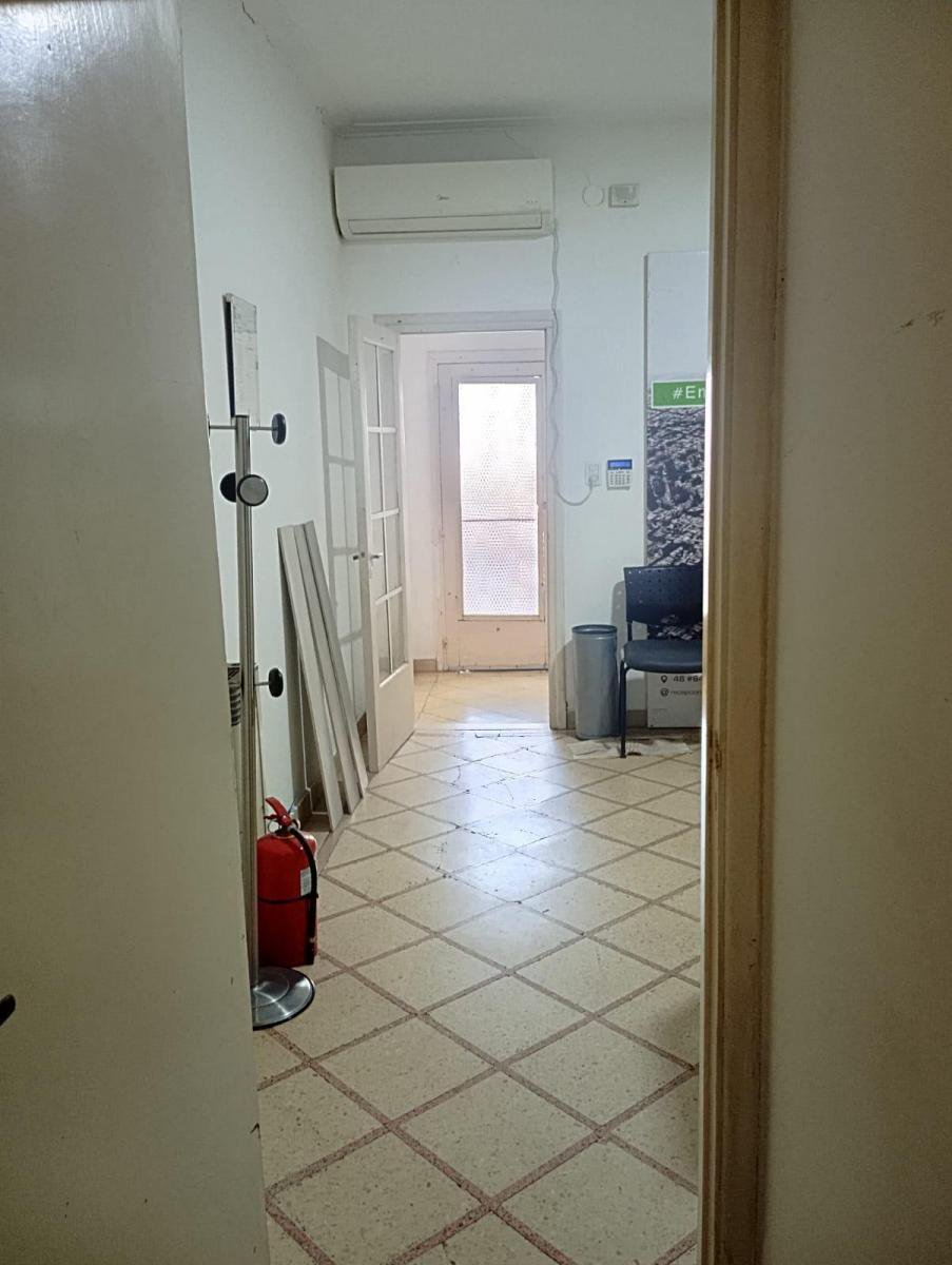 CASA EN VENTA A RECICLAR CON LOTE PARA DESARROLLO — foto 5 de 11